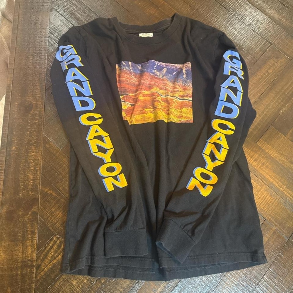 American Eagle Yellowstone Grand Canyon Long Sleeve Graphic Tee M‎